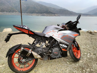 Silver Orange Metallic Color KTM RC 390 2020
