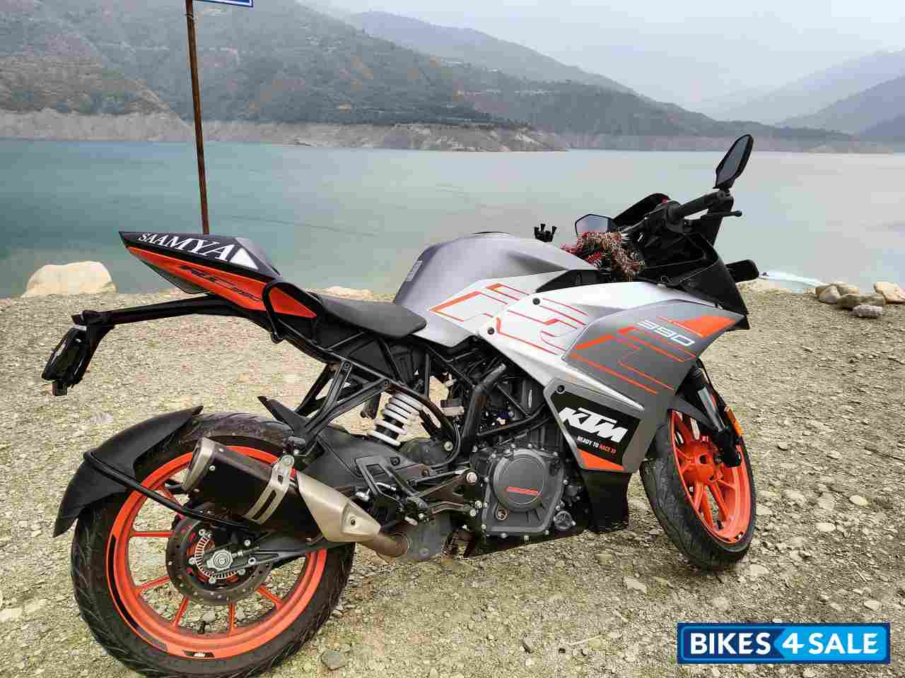 Silver Orange Metallic Color KTM RC 390 2020