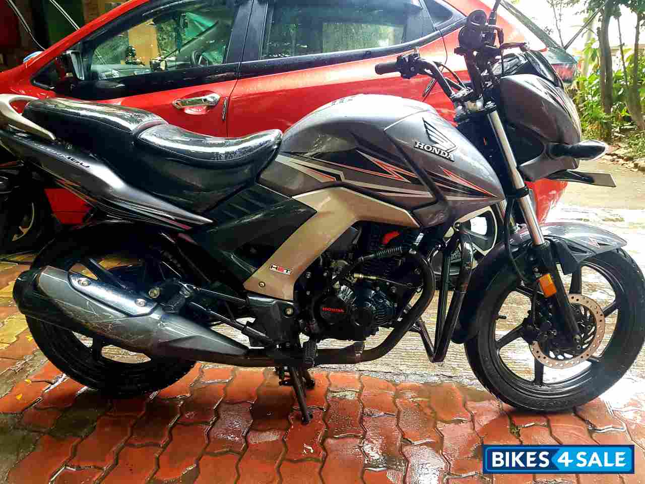 Grey Honda CB Unicorn 160