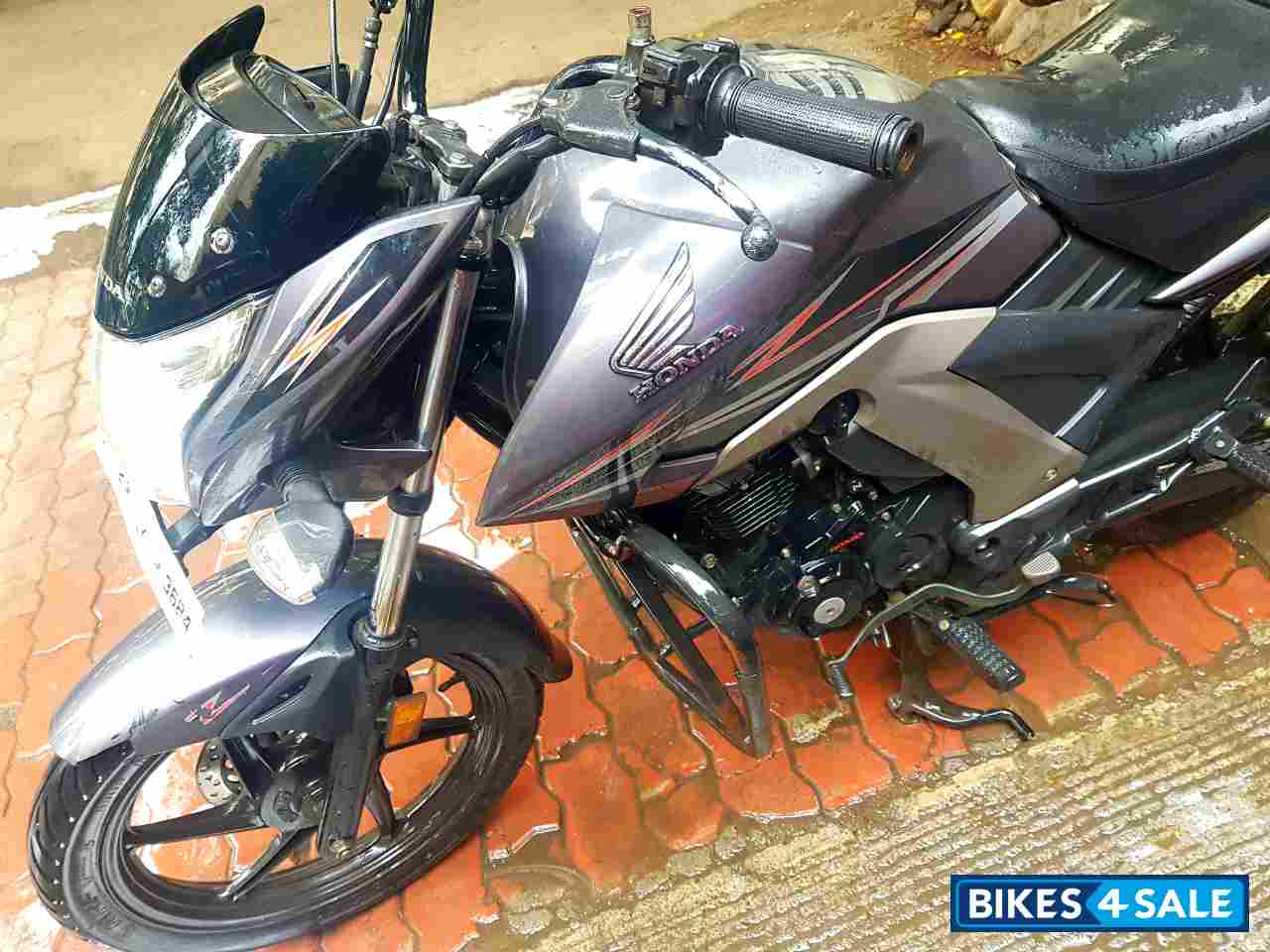 Grey Honda CB Unicorn 160