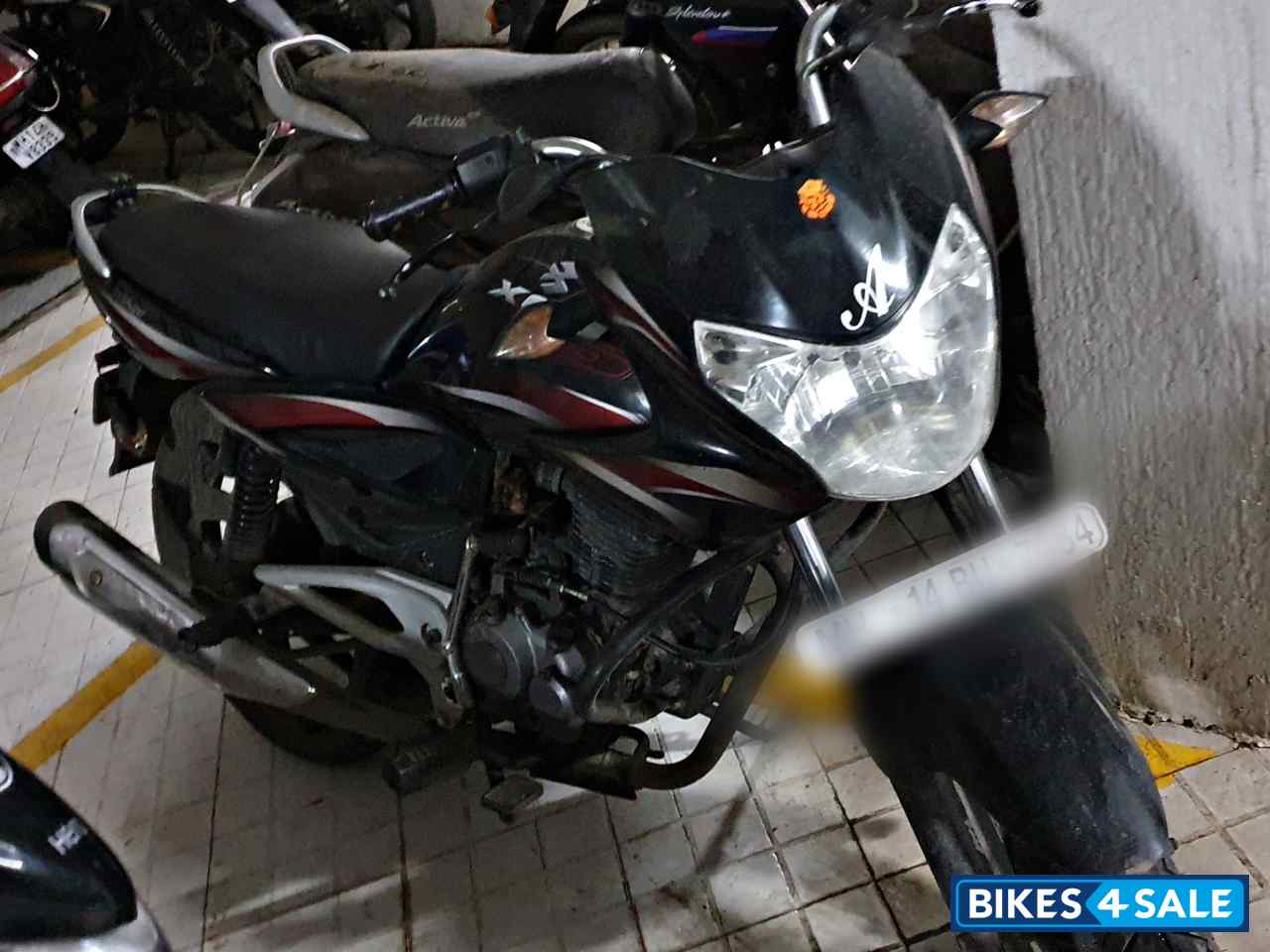 Maroon Bajaj XCD 135 DTS-Si