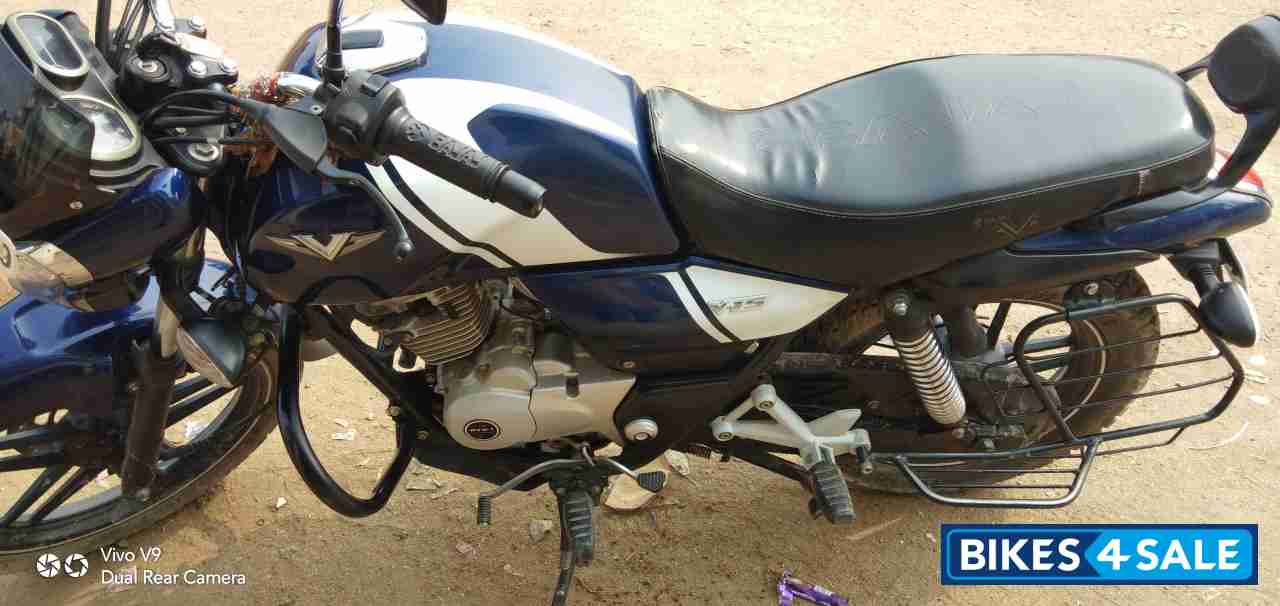 Bajaj V15