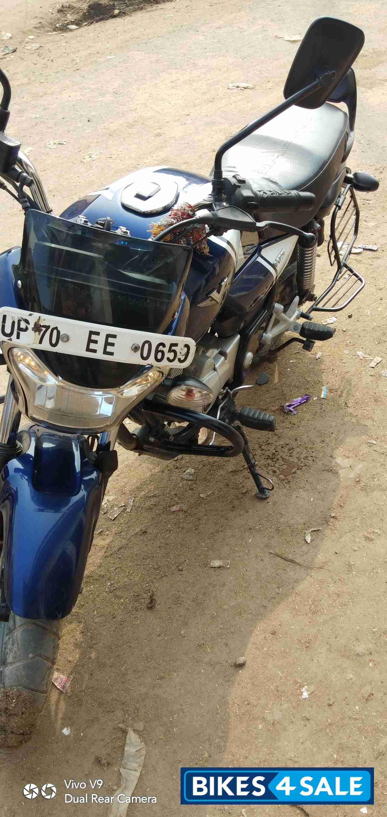 Bajaj V15