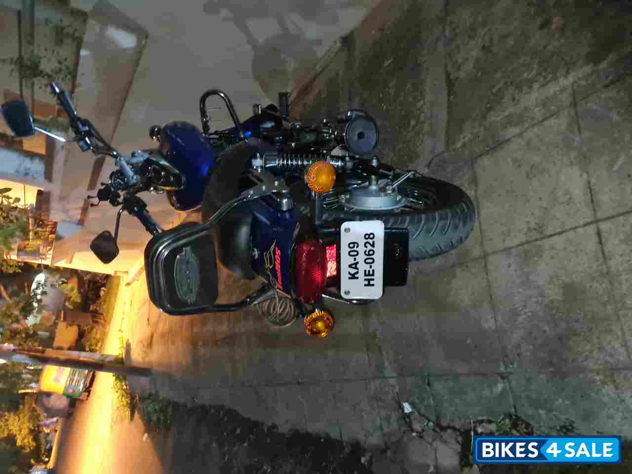 Bajaj Avenger 220 DTS-i