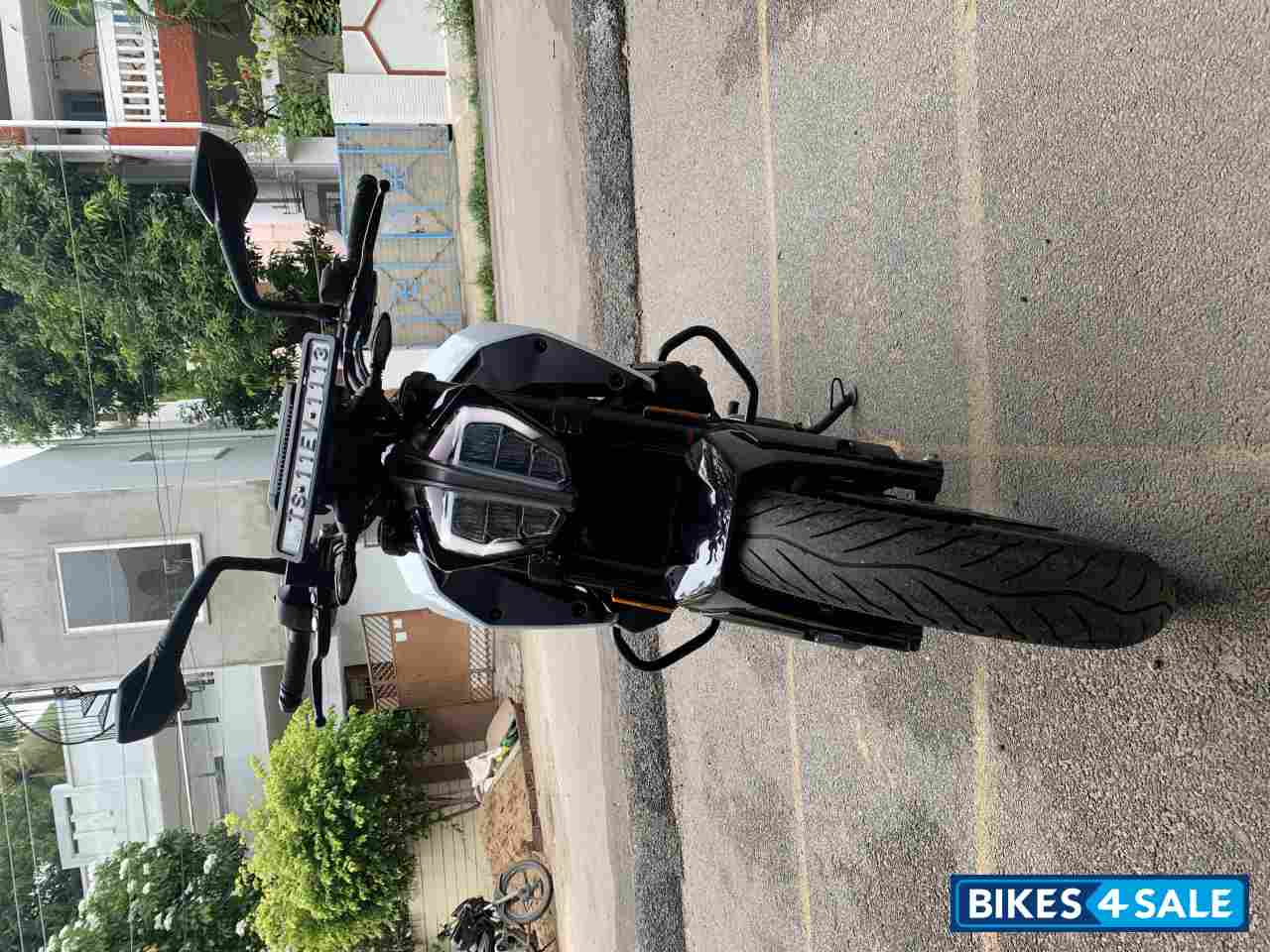 Ceramic White KTM Duke 390 BS6