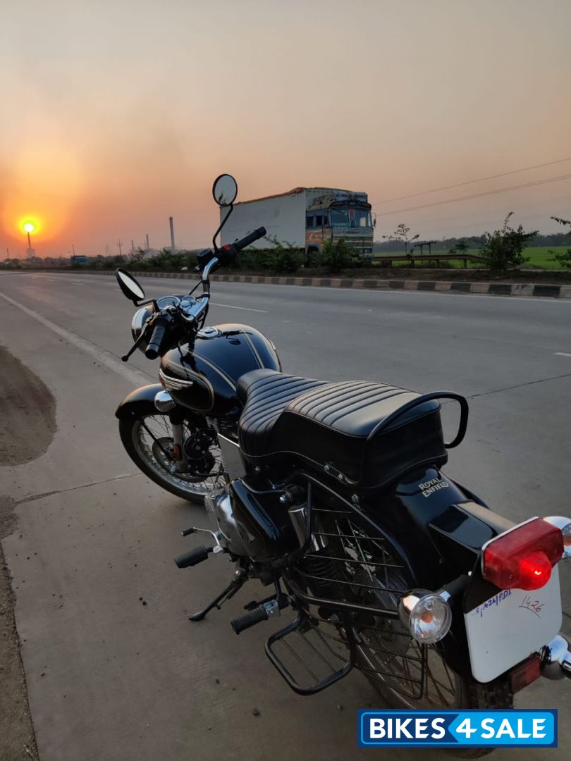 Black Royal Enfield Bullet Standard 350