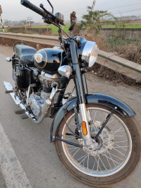 Black Royal Enfield Bullet Standard 350