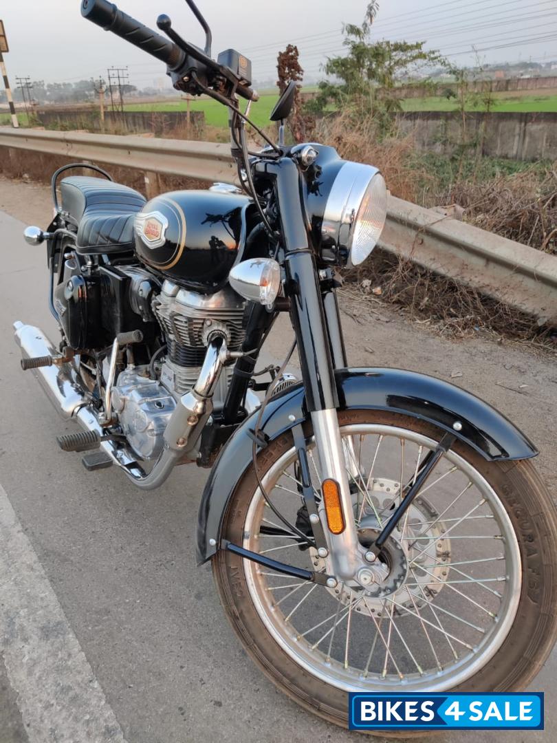 Black Royal Enfield Bullet Standard 350