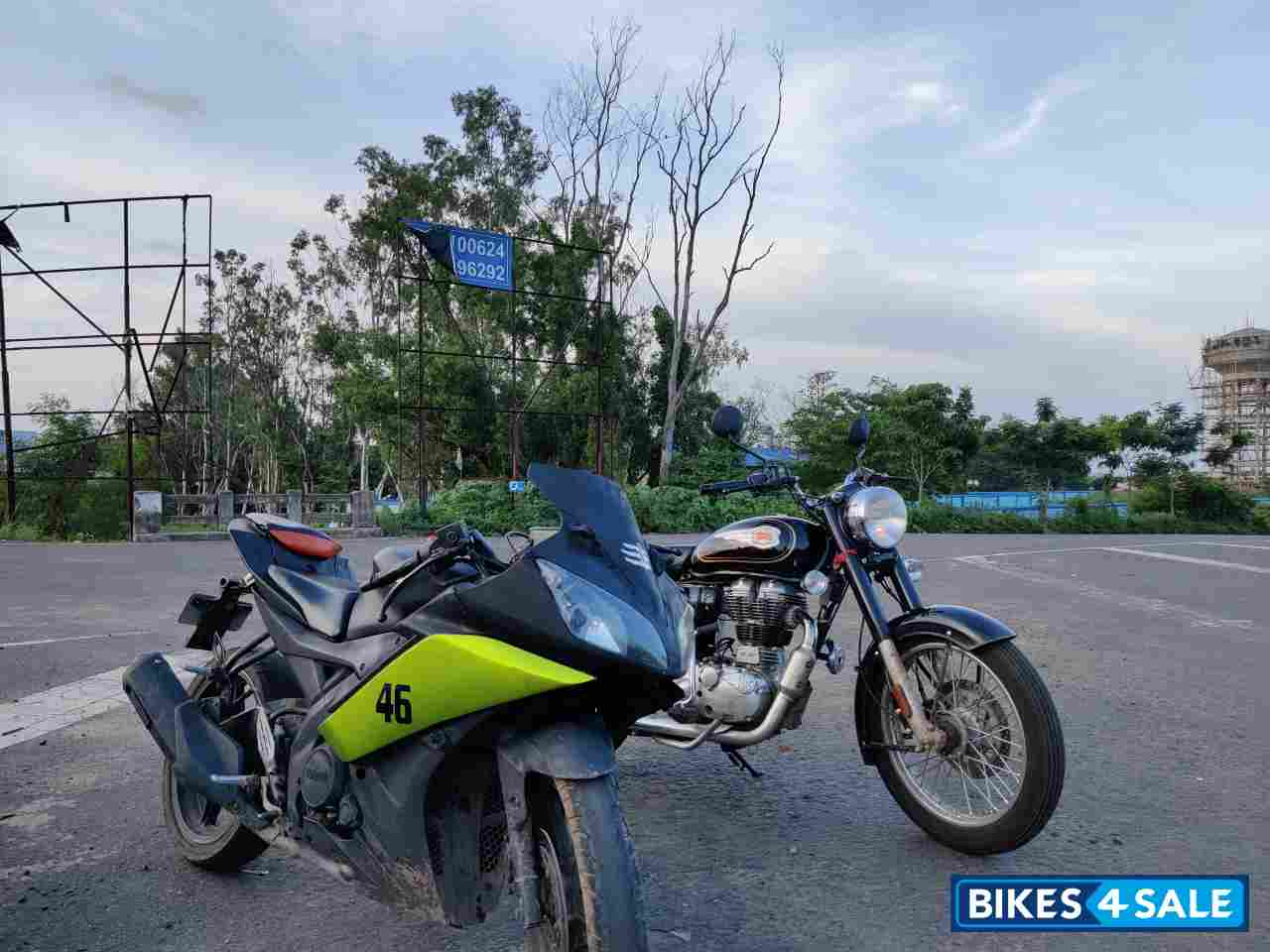 Black Royal Enfield Bullet Standard 350