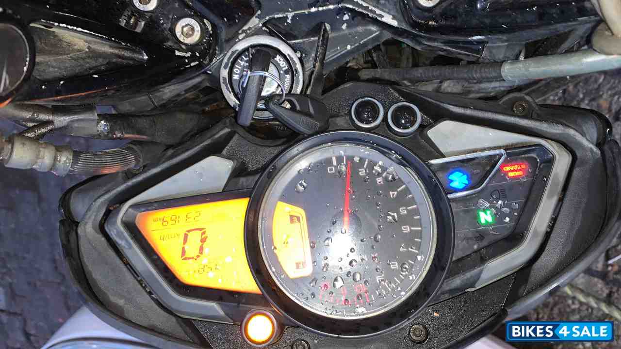 Black Bajaj Pulsar 200 NS