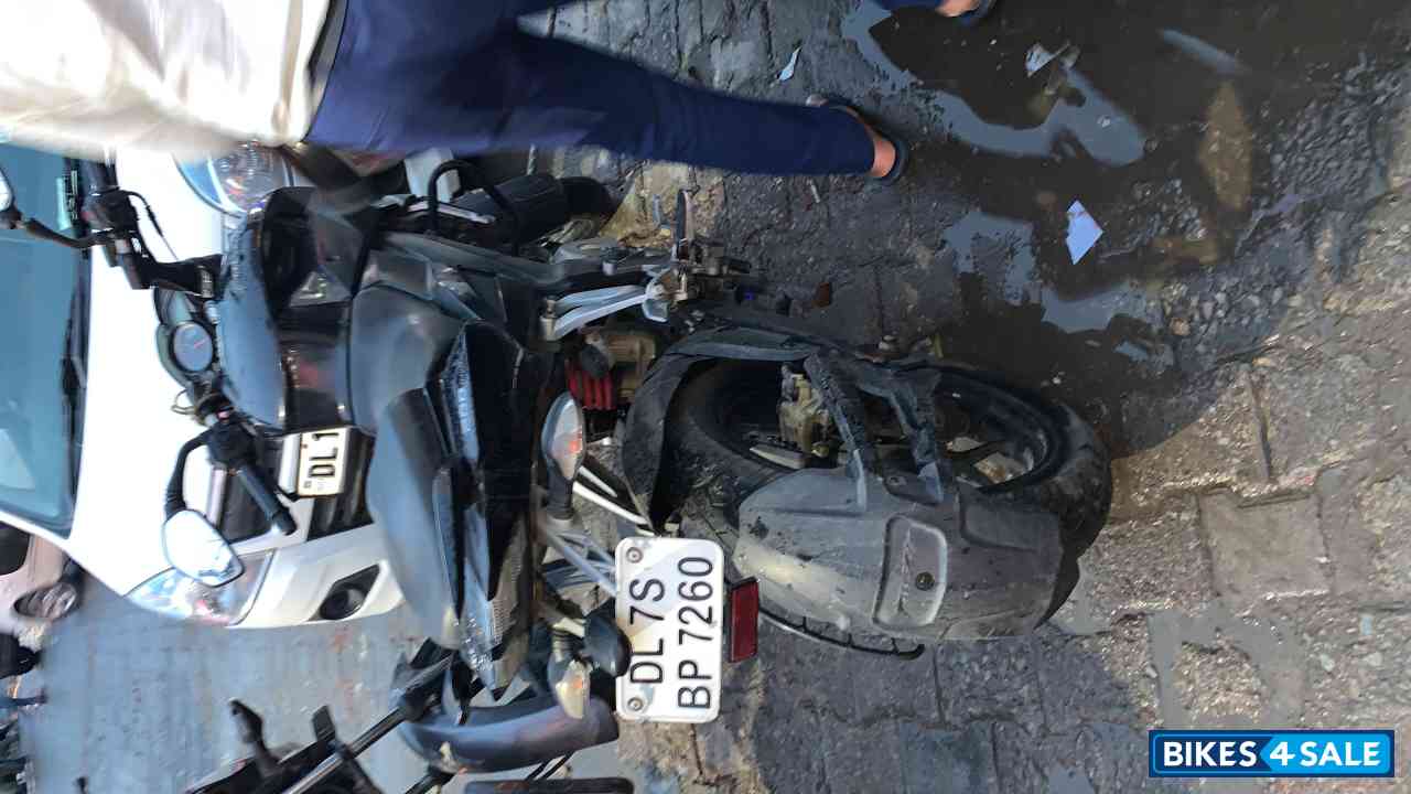 Black Bajaj Pulsar 200 NS