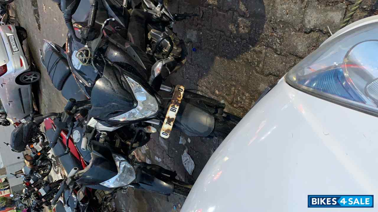 Black Bajaj Pulsar 200 NS