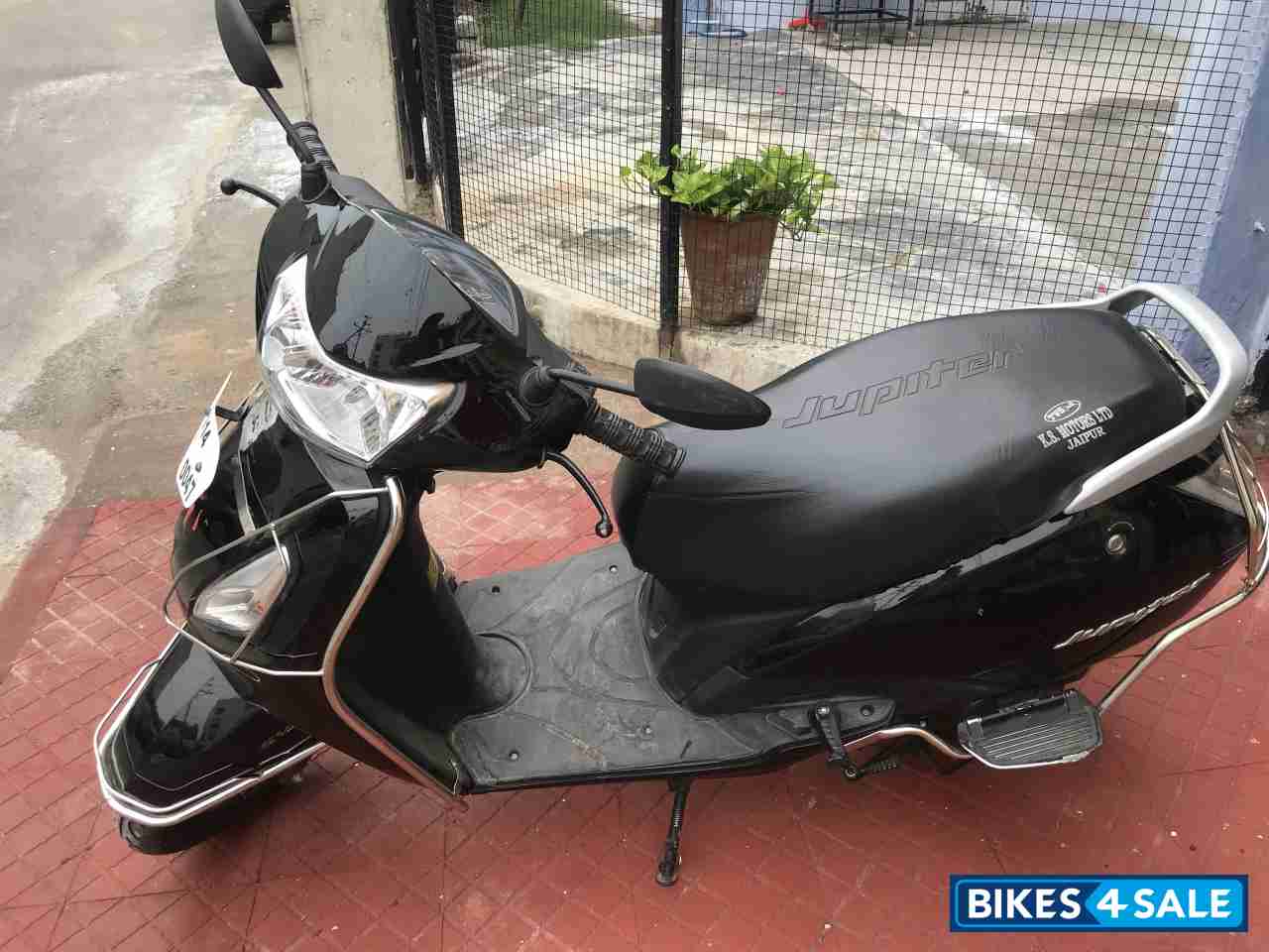 Black TVS Jupiter Black TVS Jupiter