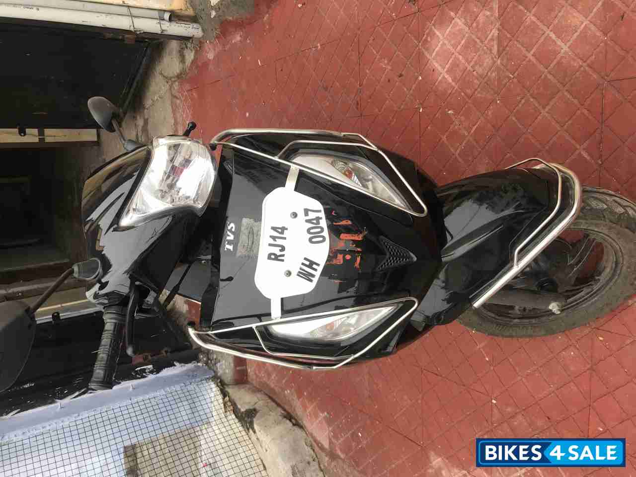 Black TVS Jupiter Black TVS Jupiter