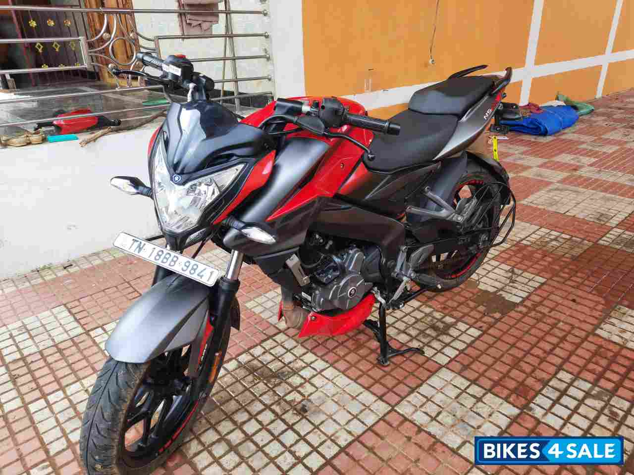 Red Bajaj Pulsar 200 NS