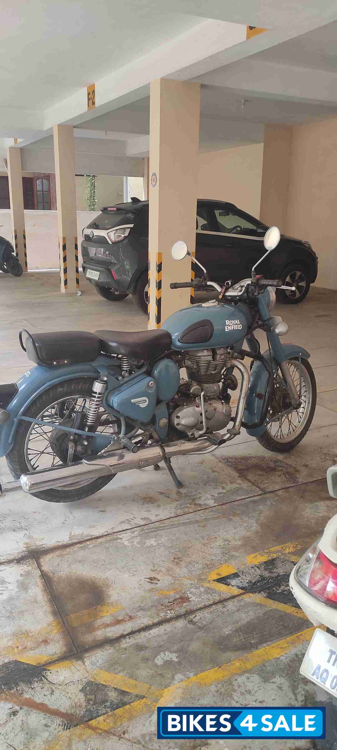 Royal Enfield Classic Squadron Blue Royal Enfield Classic Squadron Blue