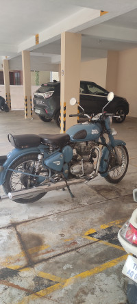 Royal Enfield Classic Squadron Blue