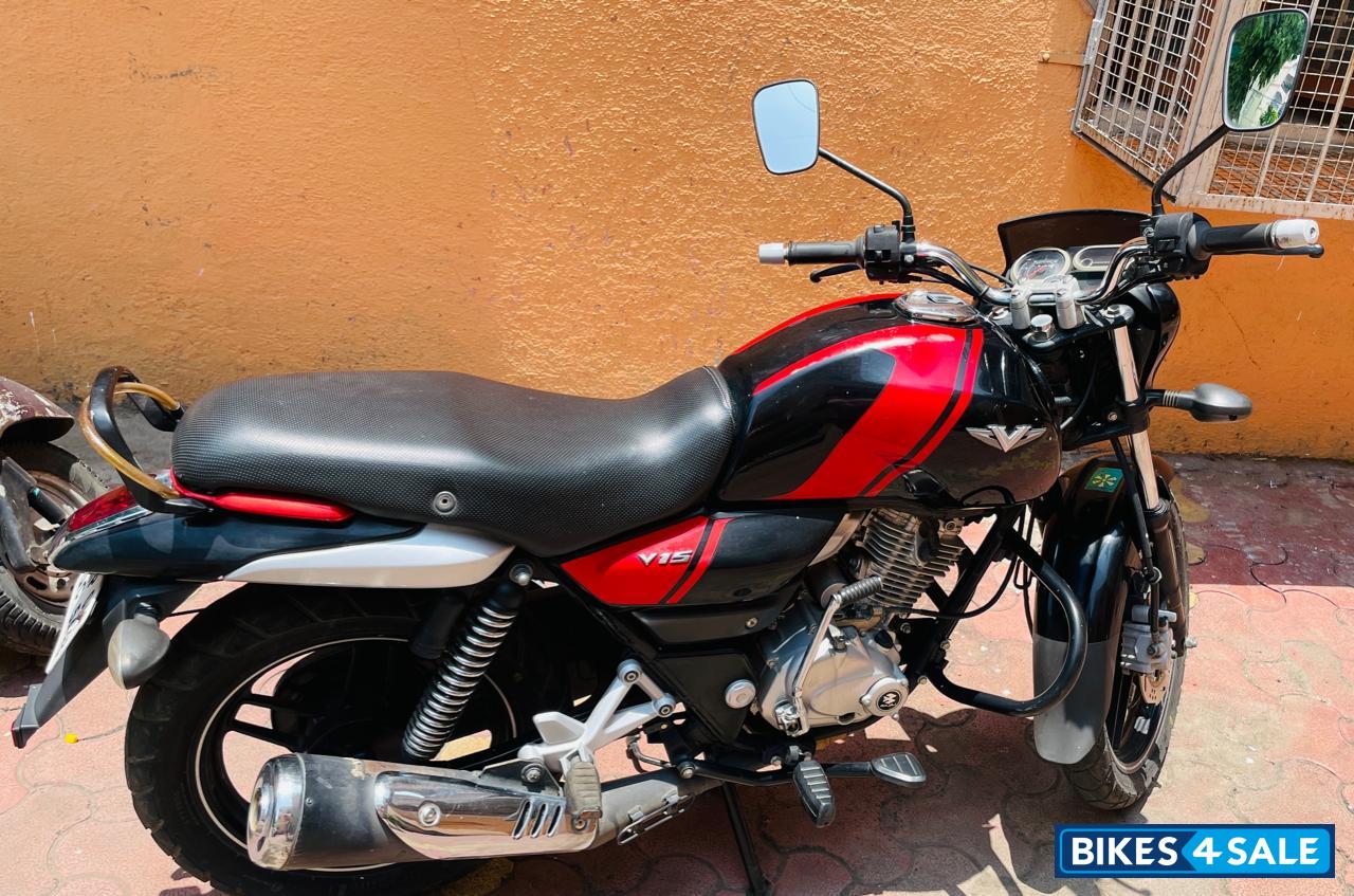 Bajaj V15