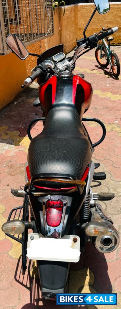 Bajaj V15
