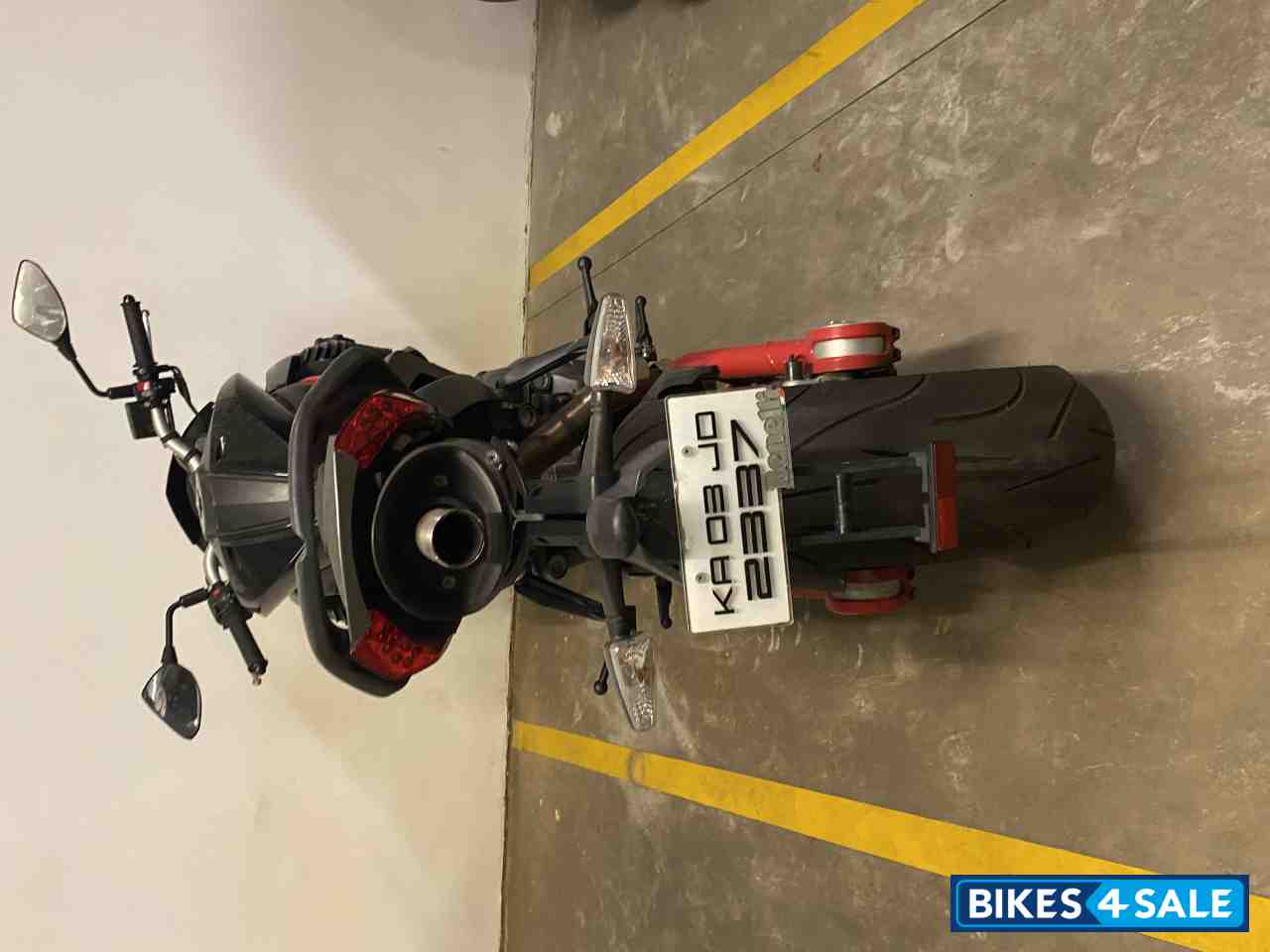 Black Benelli TNT 899