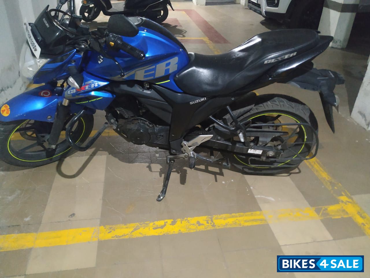Blue Suzuki Gixxer 150