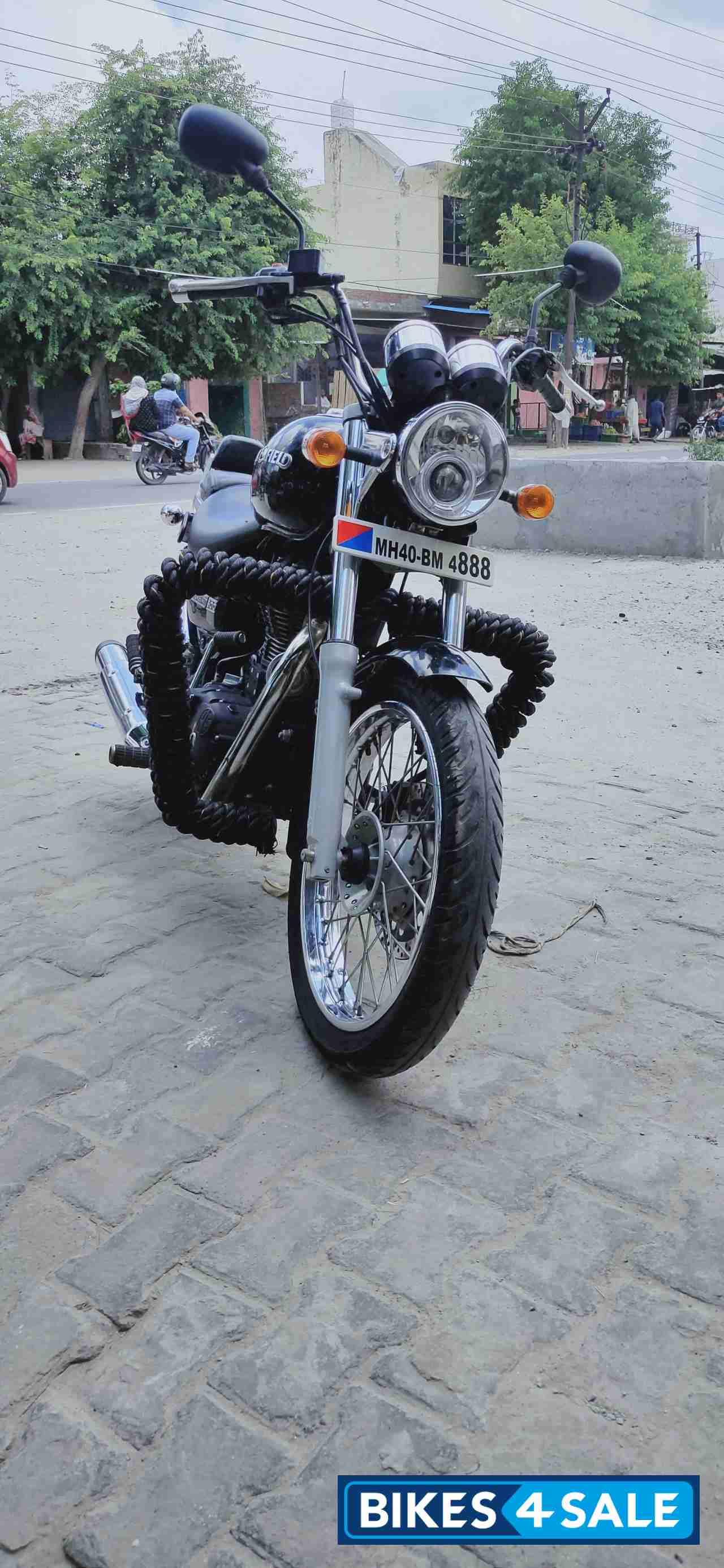 Metallic Black Royal Enfield Thunderbird 500
