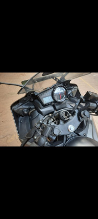 Black And White Yamaha YZF R15 V2