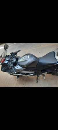 Black And White Yamaha YZF R15 V2