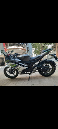 Black And White Yamaha YZF R15 V2