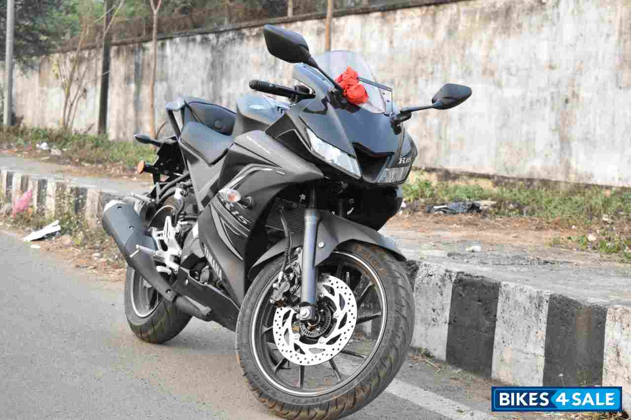 Black Yamaha YZF R15 V3 BS6