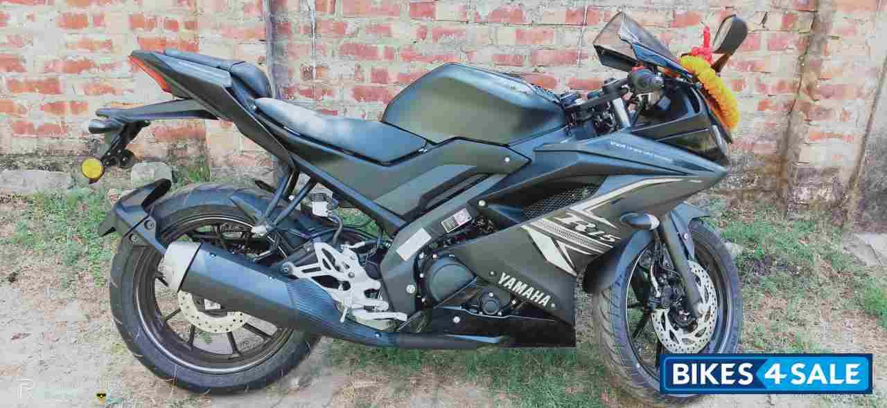 Black Yamaha YZF R15 V3 BS6