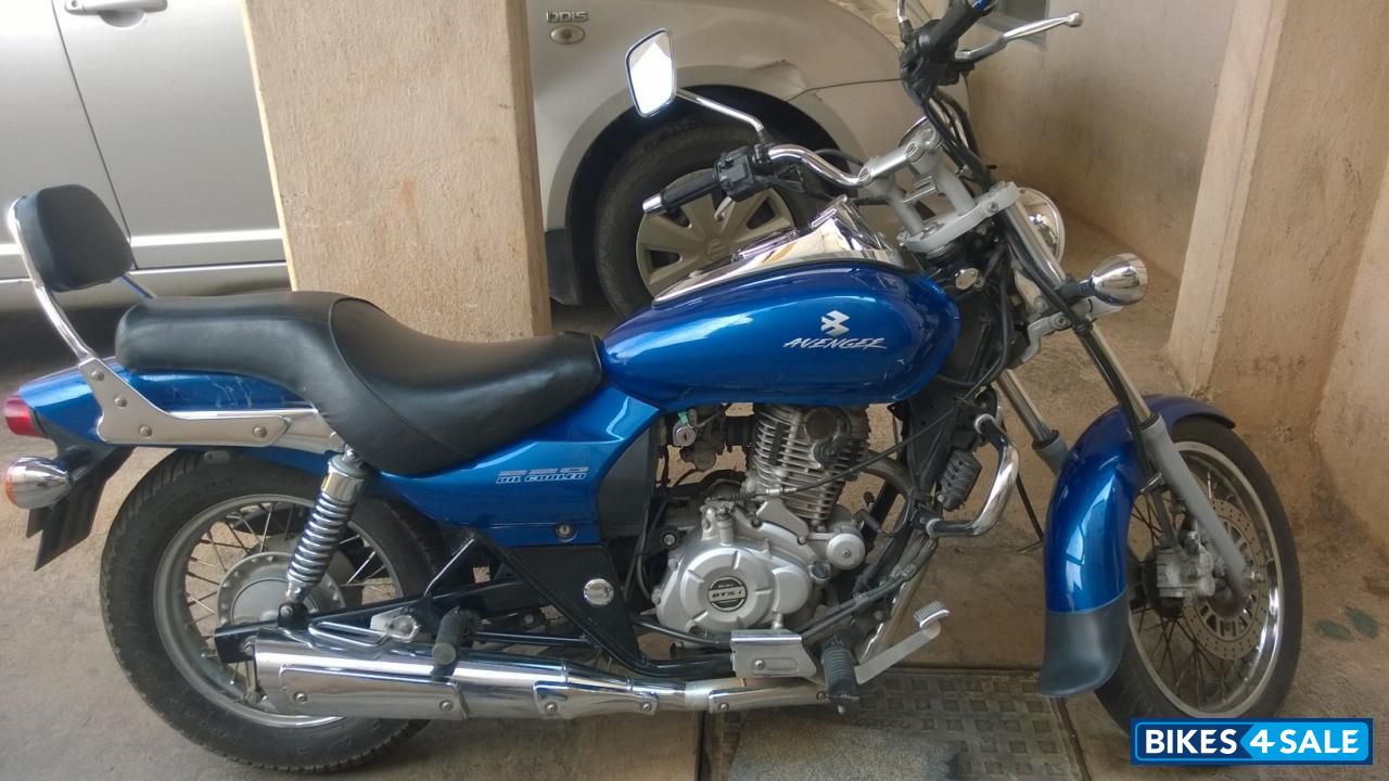 Bajaj Avenger 220 DTS-i