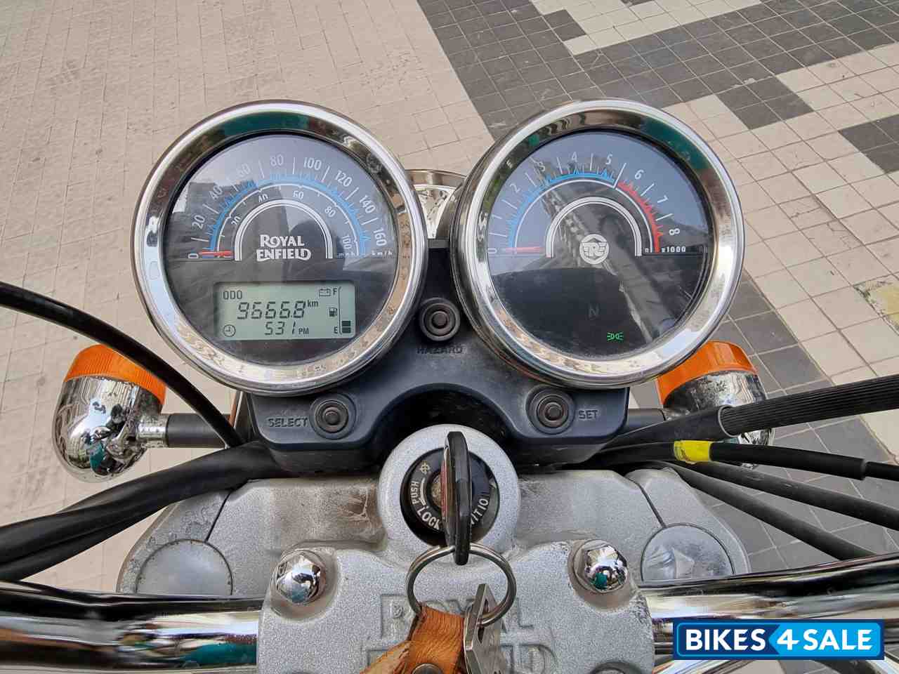 Lighting Royal Enfield Thunderbird 350