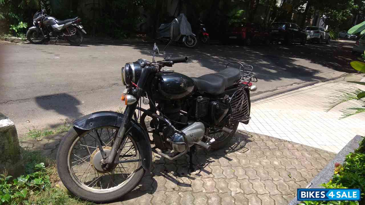 Black Royal Enfield Bullet Standard 350
