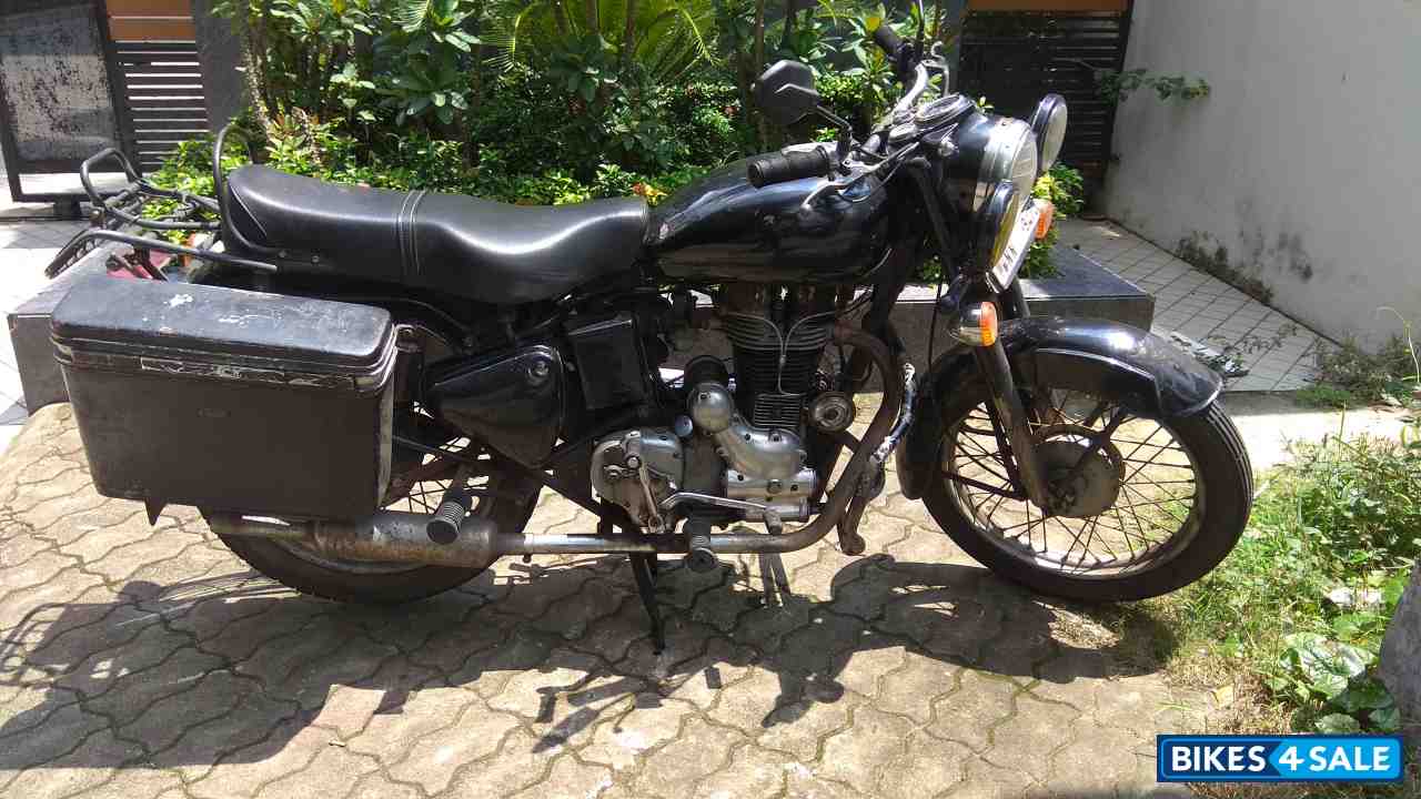 Black Royal Enfield Bullet Standard 350