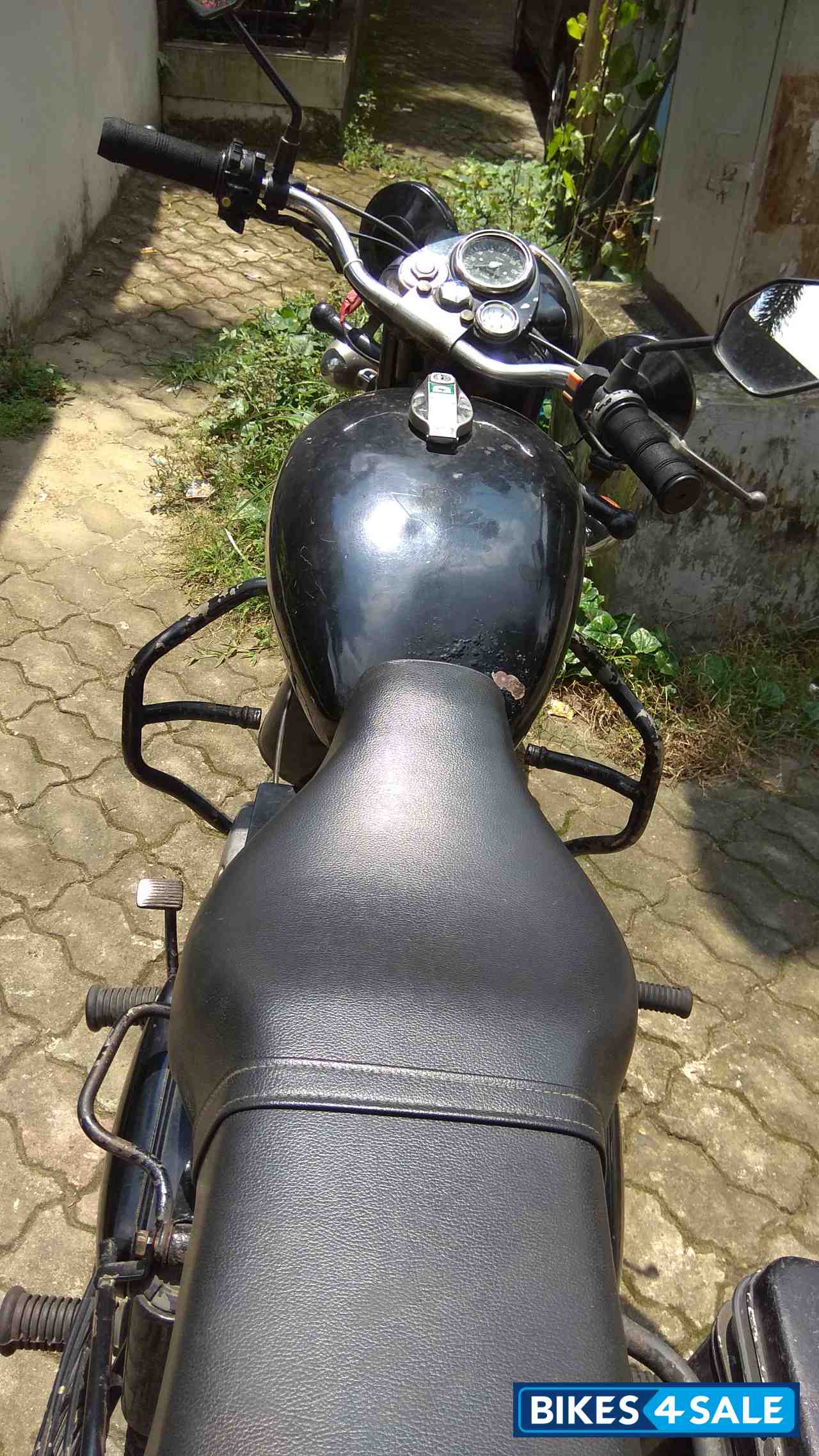Black Royal Enfield Bullet Standard 350