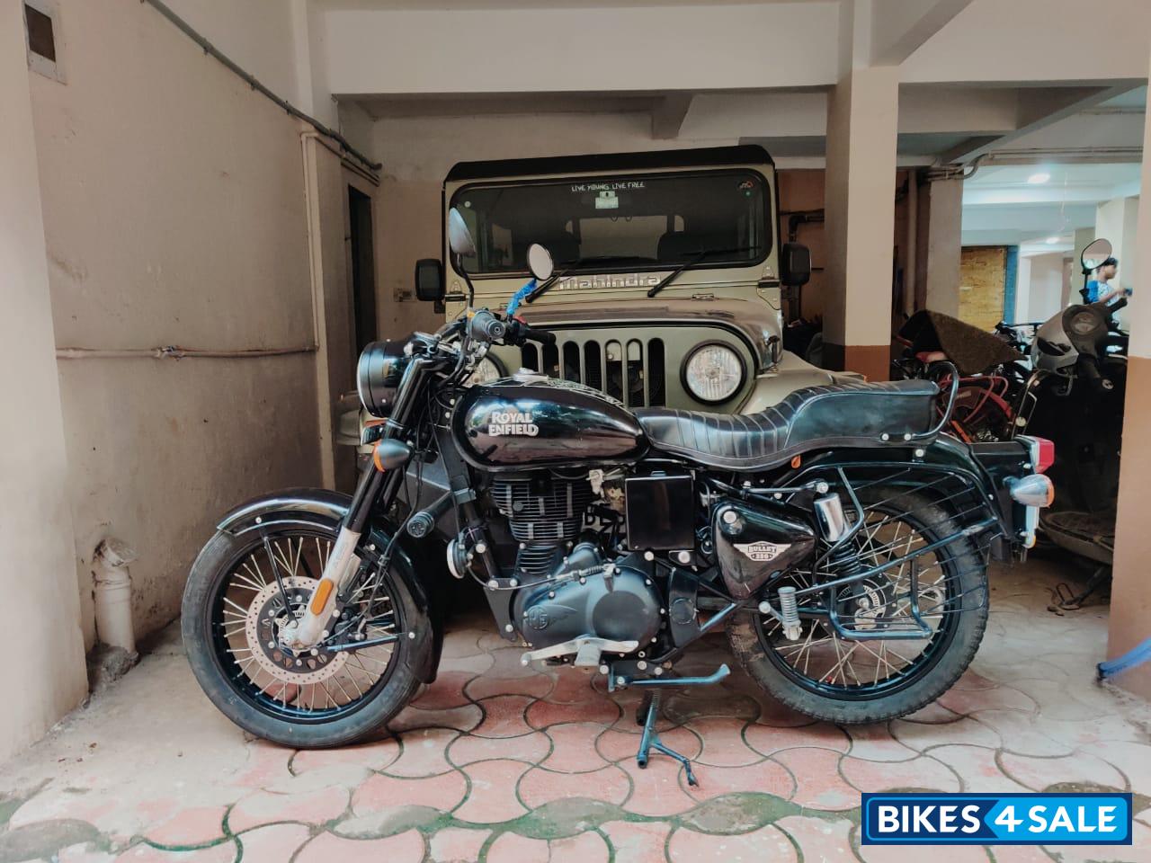 Black Royal Enfield Bullet 350 ES