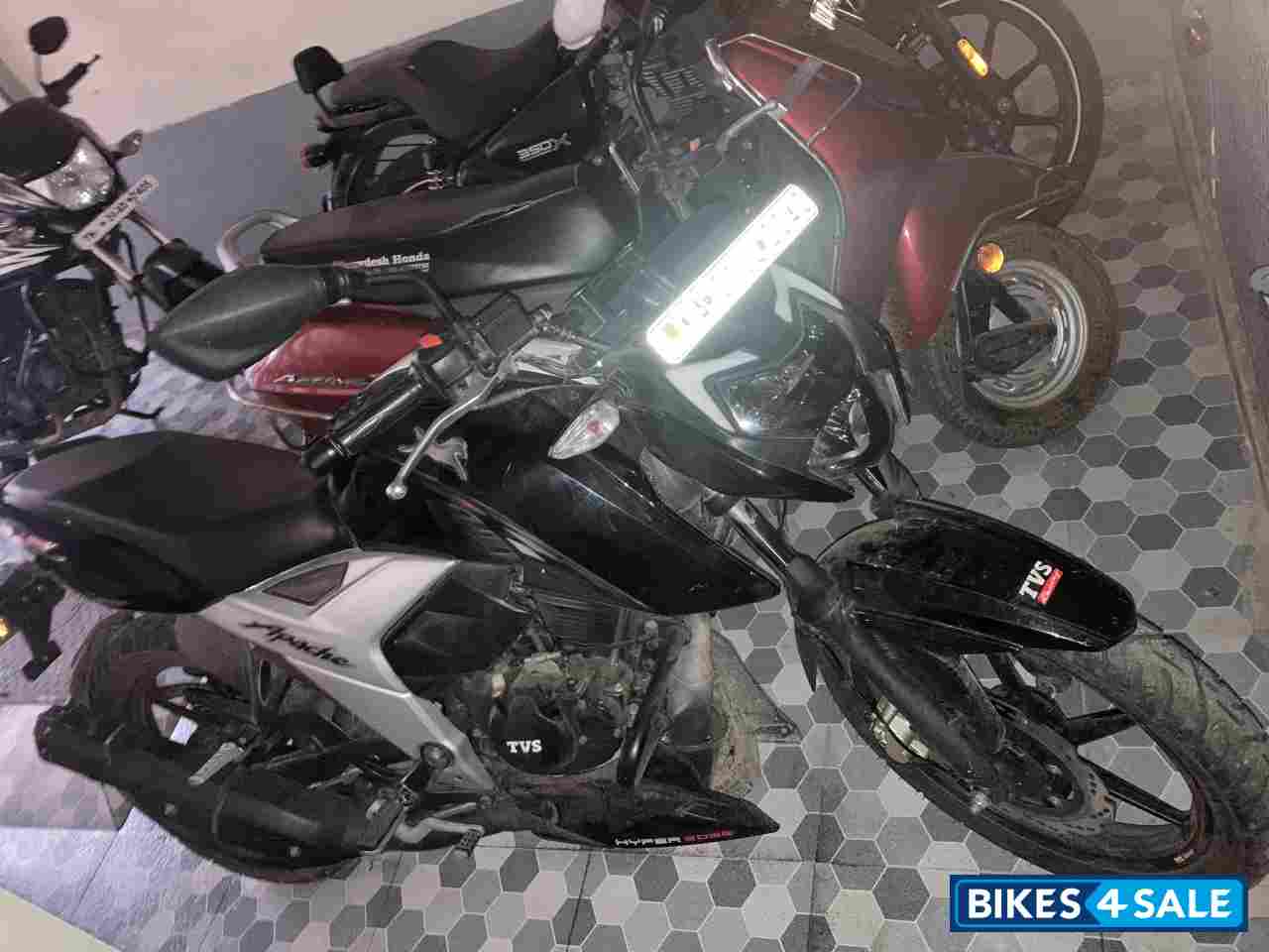 TVS Apache RTR 160 4V BS6