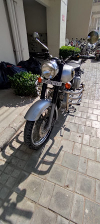 Silver Royal Enfield Classic 350