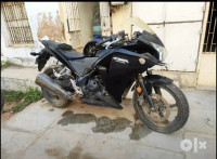 Black Honda CBR 250R