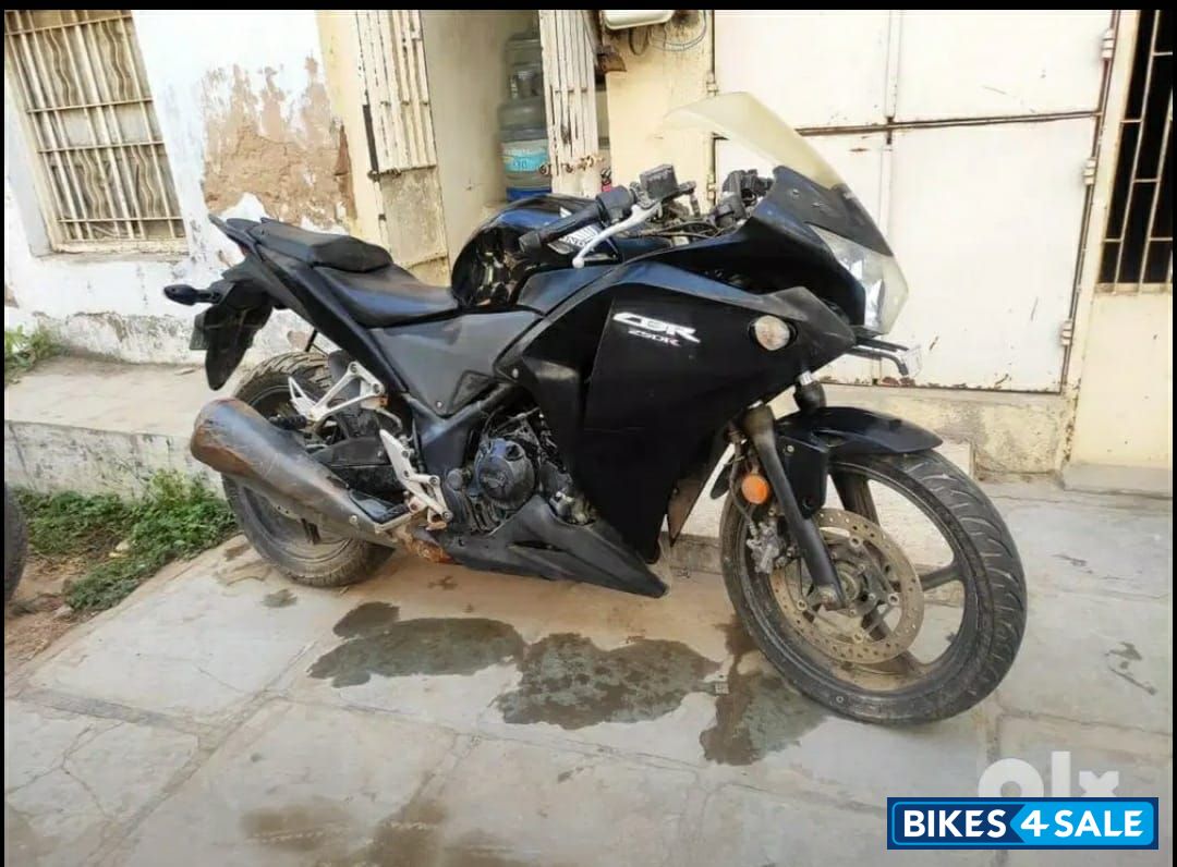 Black Honda CBR 250R