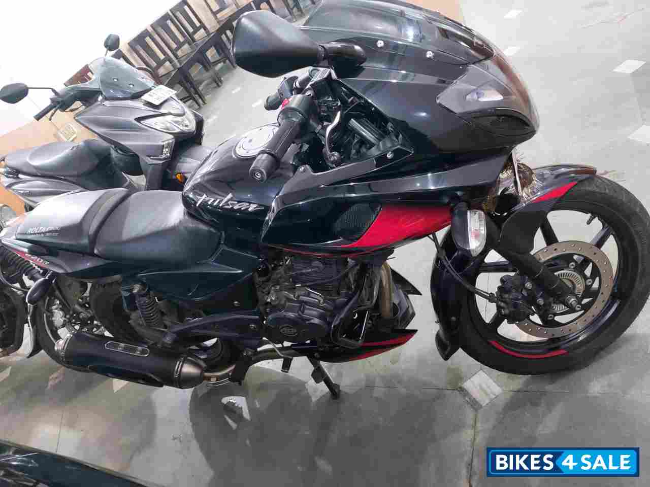 Bajaj Pulsar 220F