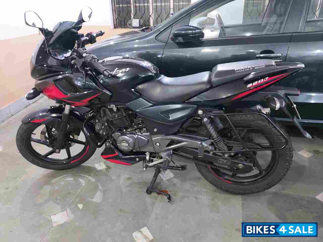Bajaj Pulsar 220F