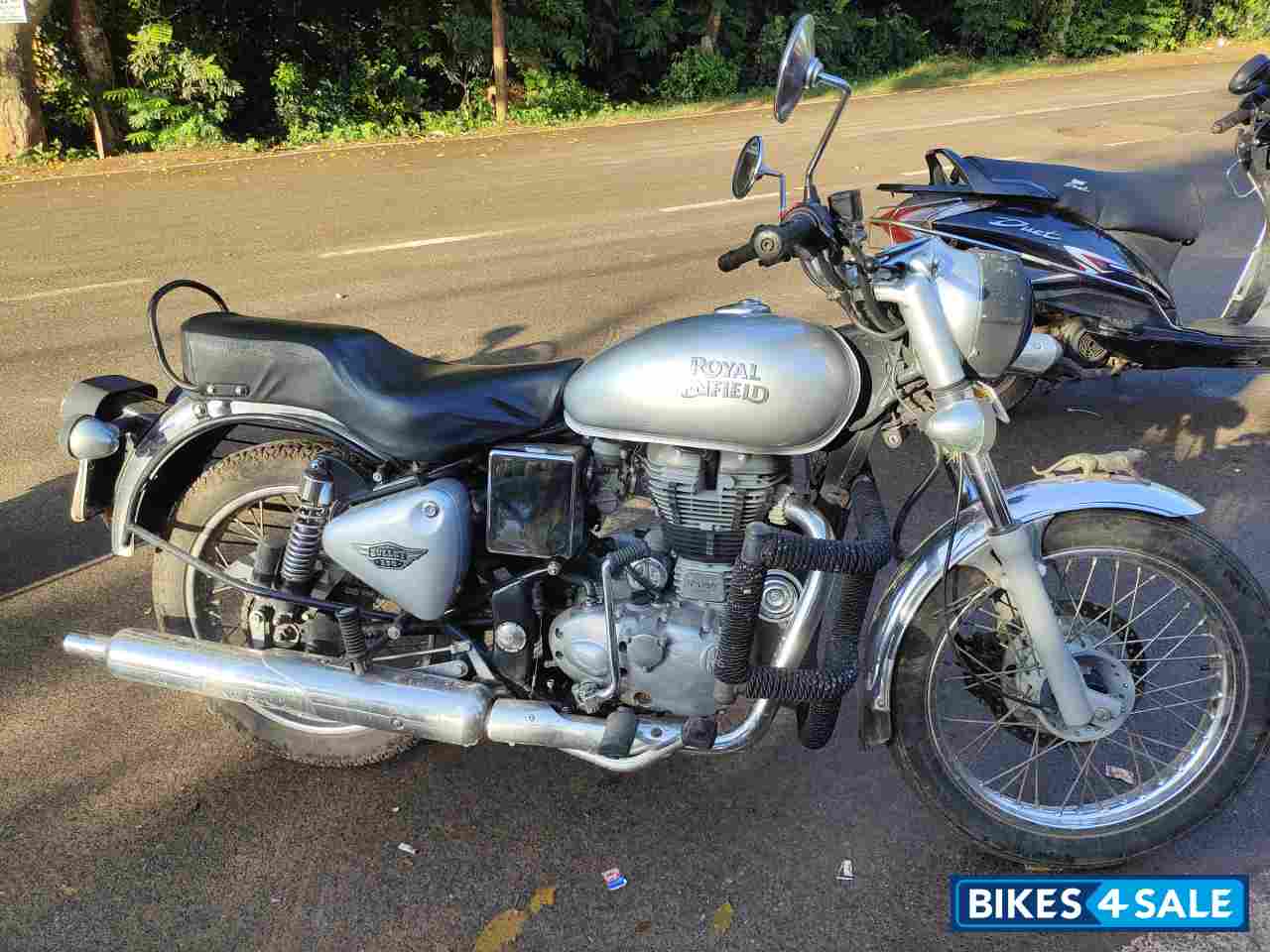 Silver Royal Enfield Bullet Electra 5S Silver Royal Enfield Bullet Electra 5S