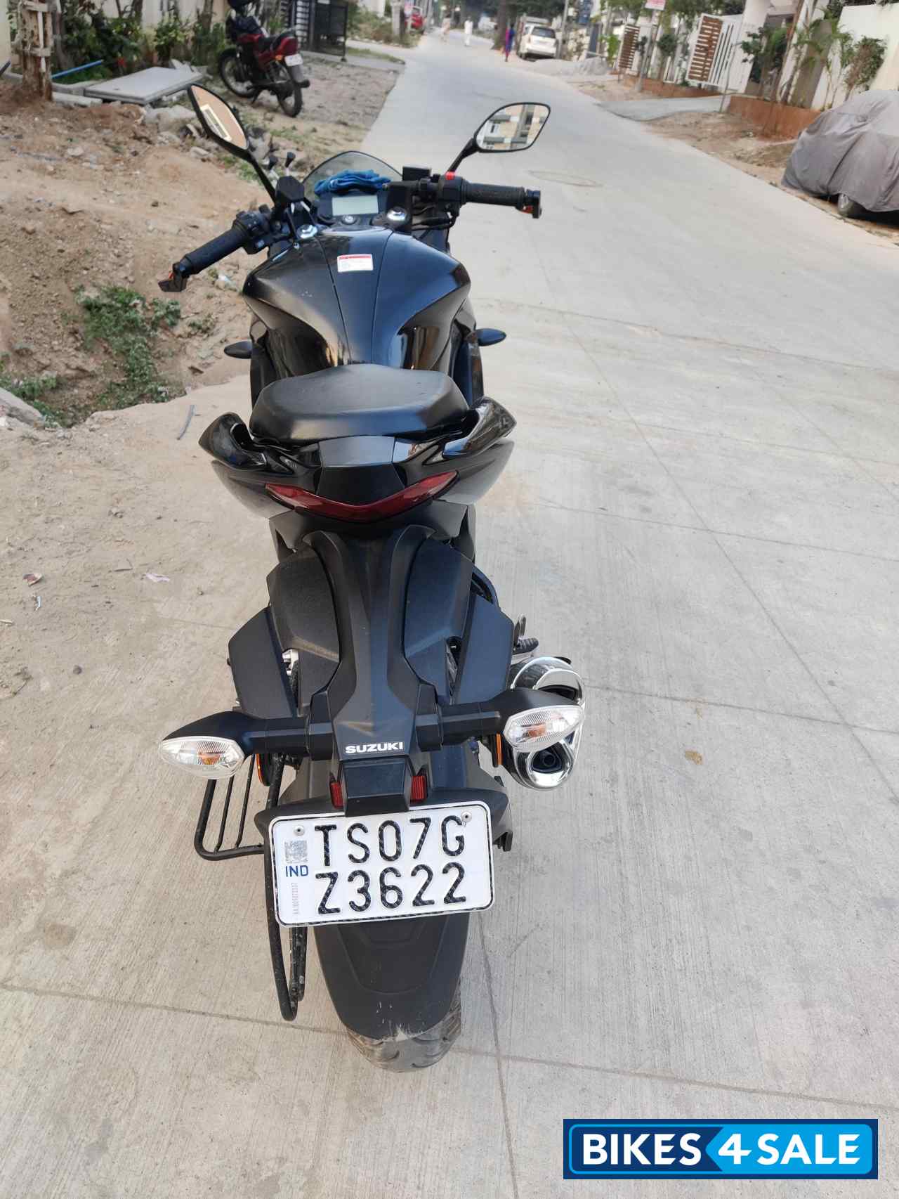 Black Suzuki Gixxer SF