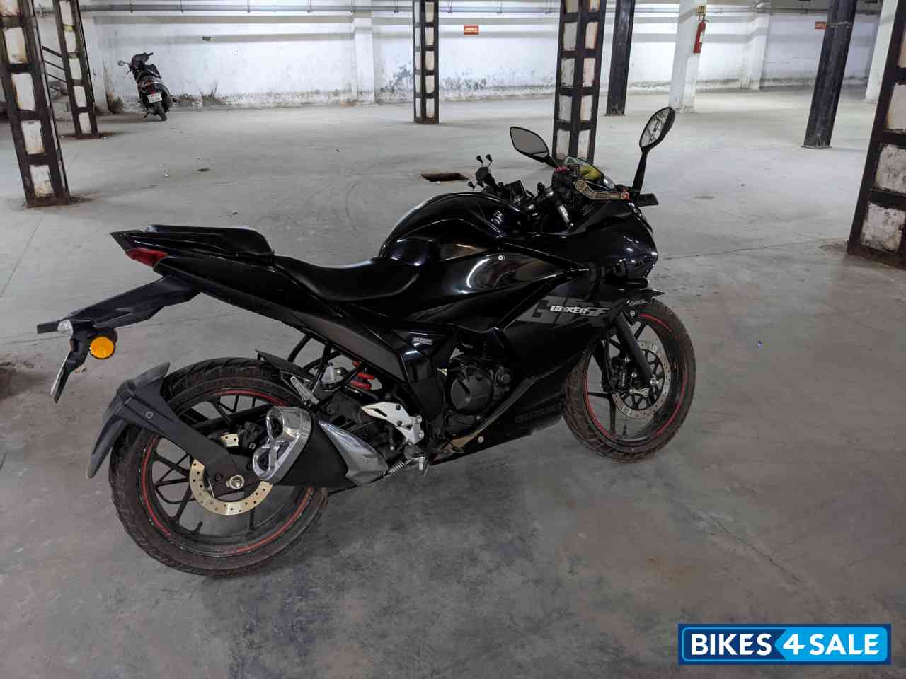 Black Suzuki Gixxer SF