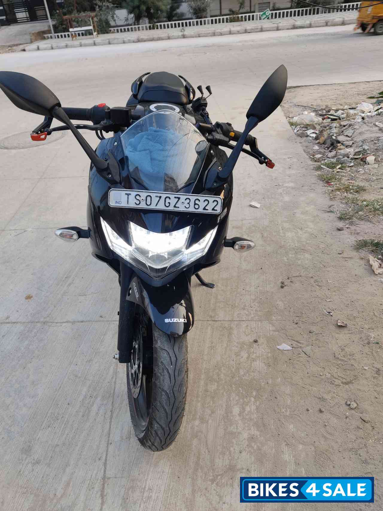Black Suzuki Gixxer SF