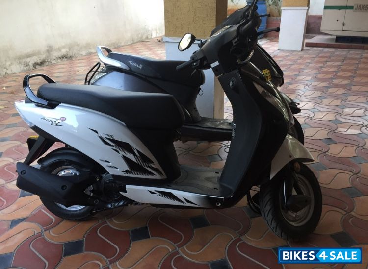 Black Honda Activa i