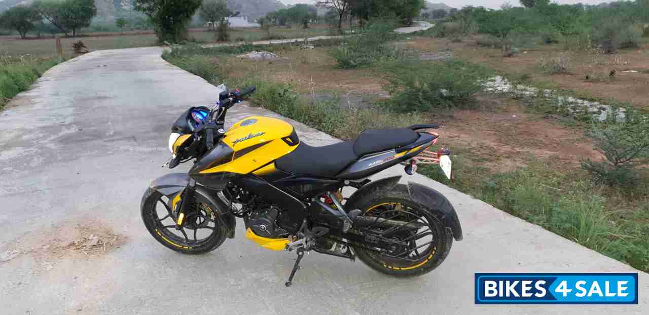 Yellow Bajaj Pulsar NS 200 BS6