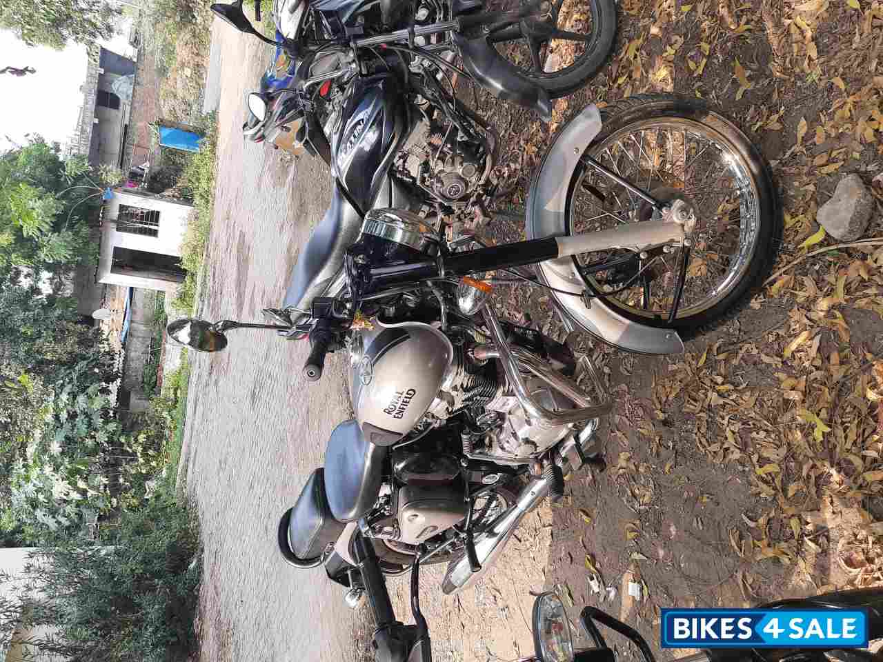 Metallic Grey Royal Enfield Classic Gunmetal Grey